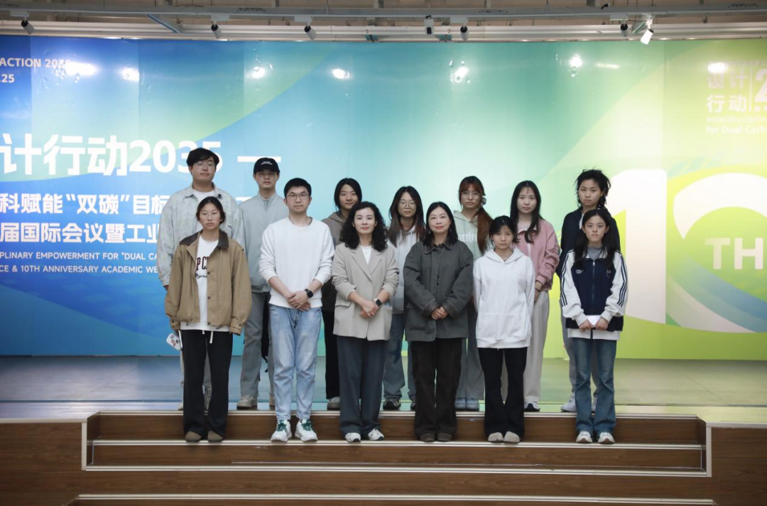 产品设计系师生参观2025湖北工业大学工业设计学院硕士研究生中期展